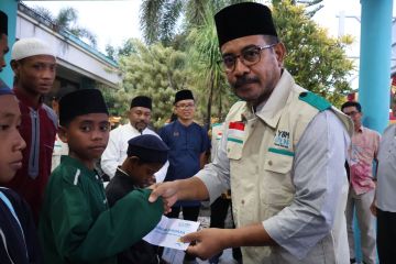 PLN Maluku santuni kaum dhuafa di Masohi