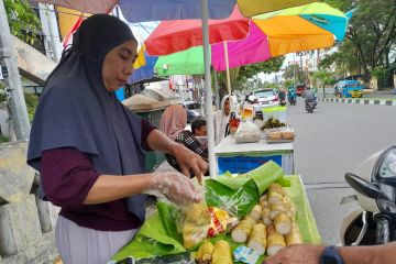 Warga Ternate buru nasi jaha sebagai menu buka puasa