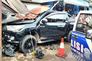 Mobil dinas Bupati Kuningan tabrak sepeda motor, tiga orang tewas