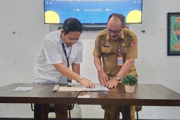 Pegadaian Ambon salurkan bantuan etalase dukung UKM