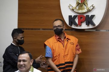 Kemarin, sumpah Wakil Ketua MA hingga Rafael terima gratifikasi