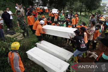 Pemakaman sembilan jenazah korban pembunuhan di Banjarnegara
