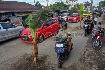 Protes jalan rusak di Jambi