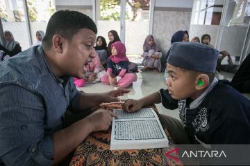 Penyandang disabilitas tunarungu ikuti pesantren kilat