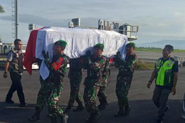 Jenazah TNI korban kontak tembak di Papua dimakamkan di Sumbawa