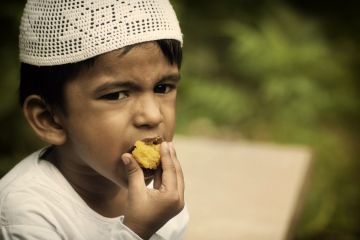 Anak aman berpuasa asalkan asupan cairan & nutrisi esensial terpenuhi