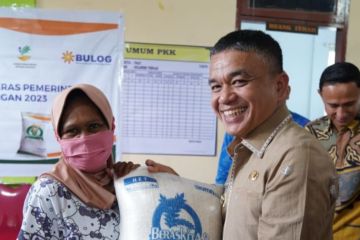 Bulog Sulteng salurkan 2.488 ton bantuan beras bagi warga prasejahtera