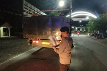 Polisi lakukan penyekatan hewan ternak di Pelabuhan Sumbawa Barat