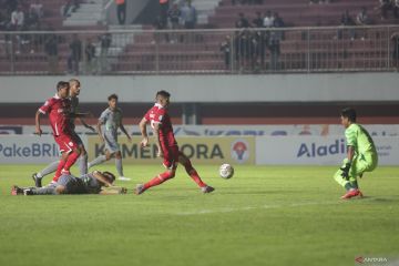 Drama enam gol warnai laga Persis Solo kontra Persebaya Surabaya