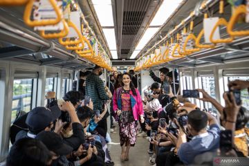 Trunk Show di Gerbong LRT