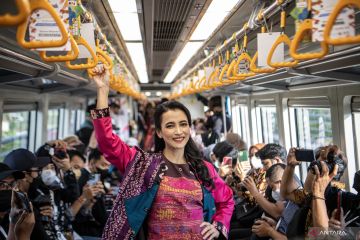 Trunk Show di Gerbong LRT