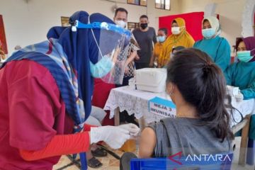 Vaksin booster satu di Indonesia diberikan pada 68.664.709 orang