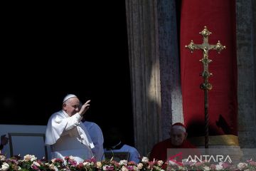 Paus doakan perdamaian Ukraina dan kecam kekerasan di Timur Tengah