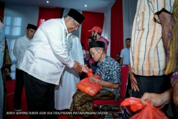 5.000 paket bantuan sembako Lebaran dibagikan di Kolaka Timur-Sultra