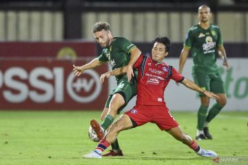 Persebaya Surabaya atasi Arema FC 1-0.