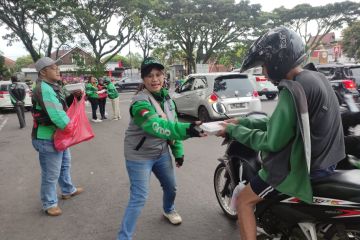 Mitra Grab Malang isi Ramadhan dengan tausiyah dan bagikan takjil