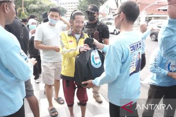 Relawan Erick Thohir bagikan sekitar 4.000 paket sembako