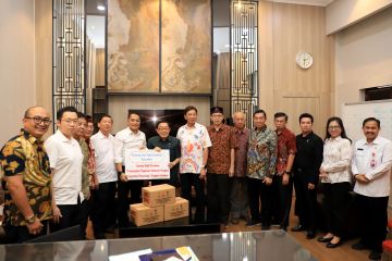 Pemkot Surabaya terima bantuan 1.000 paket sembako Ramadhan