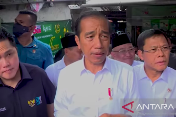 Jokowi minta Bulog kendalikan harga beras di Pasar Pal Tugu Depok