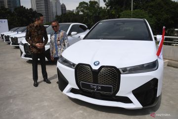 Kemarin, BMW serah terima mobil listrik hingga tips menyimpan telur