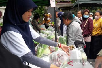 Petani Temanggung bagikan 8.000 paket sayuran gratis