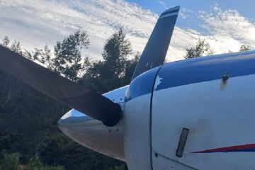 Pesawat Asian One dilaporkan ditembak saat hendak mendarat di Beoga