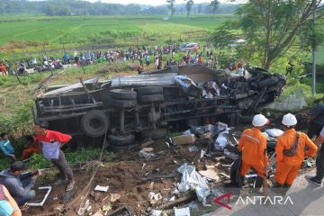 Enam orang tewas dalam kecelakaan beruntun di Tol Semarang-Solo
