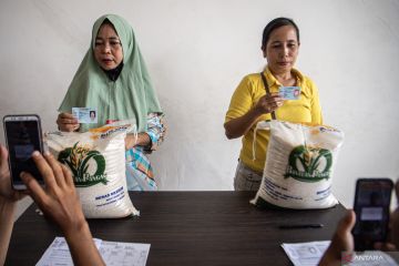 Penyaluran Cadangan Beras Pemerintah di Palembang