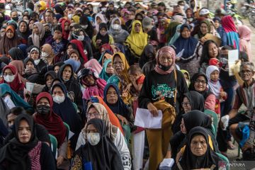 Penyaluran Cadangan Beras Pemerintah di Palembang