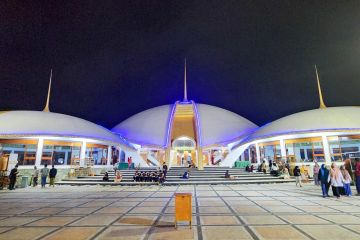 Keunikan arsitektur Masjid Al Baitul Amien Jember mirip Gedung MPR DPR