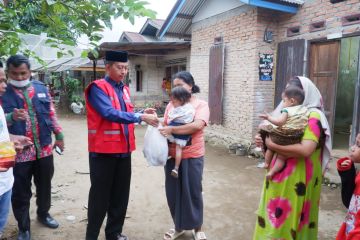 PMI Pasaman Barat salurkan bantuan kepada 200 anak yatim