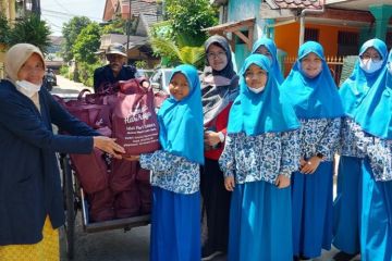 Yayasan Al Iman ANTARA berbagi 1.500 paket sembako