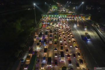 Puncak arus mudik gelombang I di Karawang