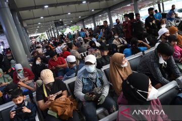 Arus mudik di Stasiun Pasar Senen