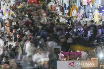 Pasar Tanah Abang ramai dikunjungi warga jelang Lebaran