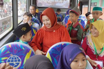 Wali Kota Mojokerto ajak puluhan anak yatim beli baju sambut Lebaran