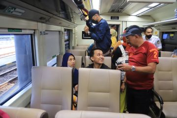 Wawali Surabaya ajak warga manfaatkan transportasi publik saat mudik