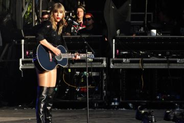 Taylor Swift ubah aturan soal bawakan dua lagu kejutan saat tur