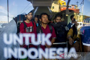 ARUS MUDIK - Penumpang Arus Mudik Di Pelabuhan Trisakti Banjarmasin