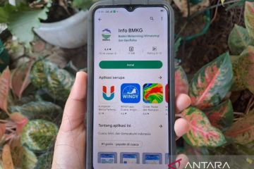 Prakiraan cuaca di gawai sering meleset karena data tidak dari BMKG