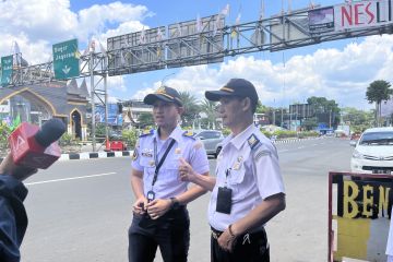 Situasi di Simpang Gadong mulai ramai, didominasi kendaraan pribadi