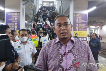 Anggota Komisi VI DPR sidak Stasiun Manggarai soal kepadatan penumpang
