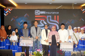 BRI Insurance salurkan zakat ke BAZNAS dan bantuan CSR ke yayasan