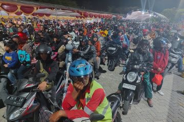 Pemudik dengan sepeda motor mulai memadati Pelabuhan Ciwandan