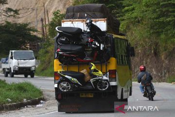 Bus angkut sepeda motor pemudik