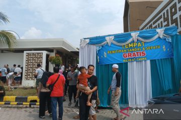 Pengelola tempat istirahat 207 Palikanci tertibkan "parkir sandal"