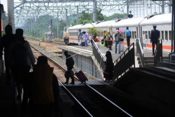 Kedatangan pemudik di Stasiun Klaten