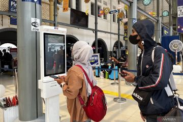 Puncak mudik, KAI tambah mesin pencetakan tiket mandiri Stasiun Senen