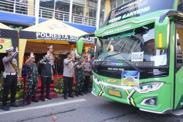 Forkopimda Sidoarjo lepas 10 bus mudik gratis