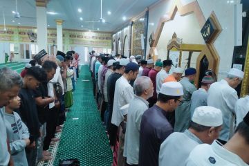 Ratusan Muslim di Tanjung Selor laksanakan Shalat Gerhana Matahari